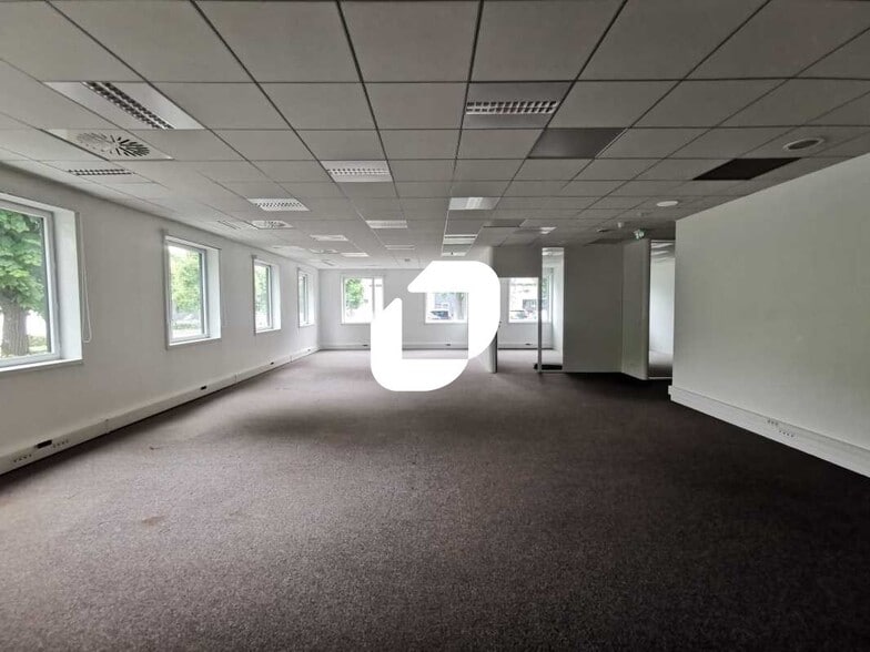1 Rue Jacques Rueff, Antony to rent - Interior Photo - Image 1 of 16