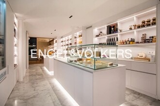 Retail in Barcelona, Barcelona to rent Interior Photo- Image 1 of 4