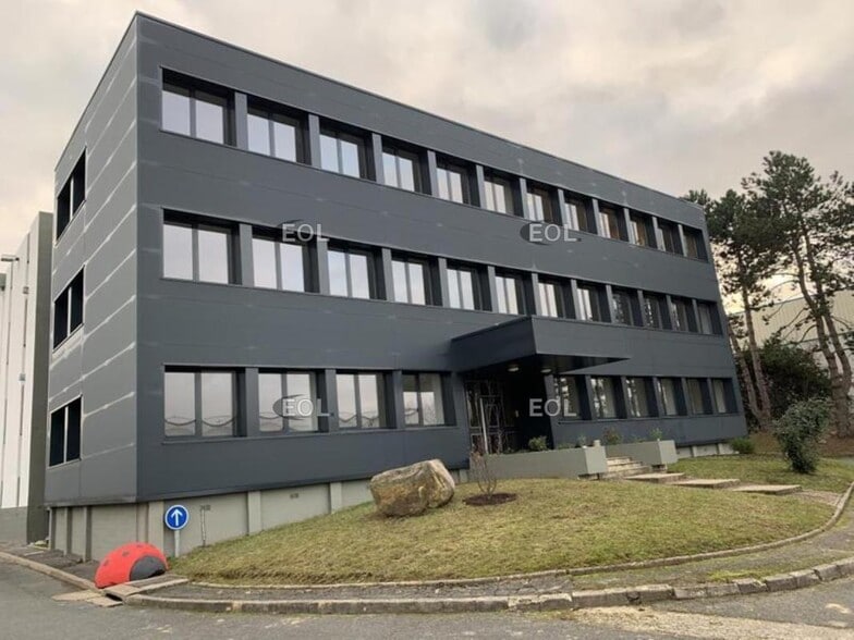 Light Industrial in Wissous to rent - Building Photo - Image 1 of 6