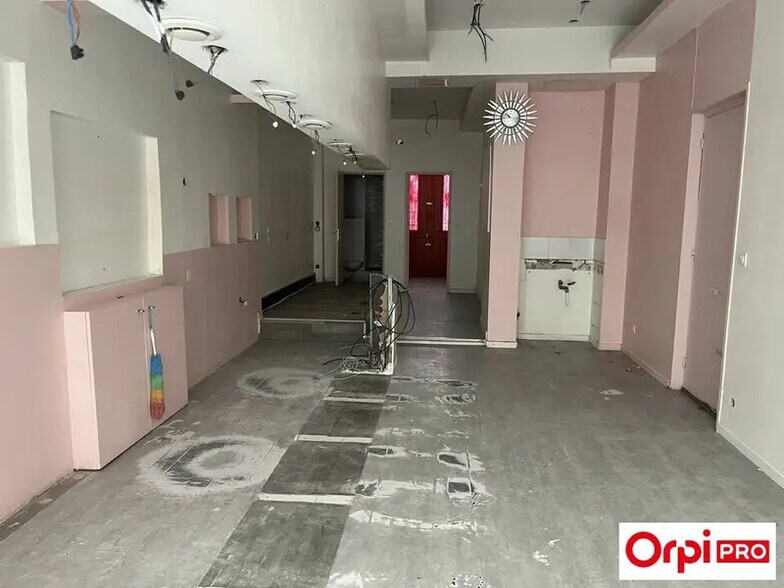 Retail in Villeurbanne to rent - Interior Photo - Image 1 of 4