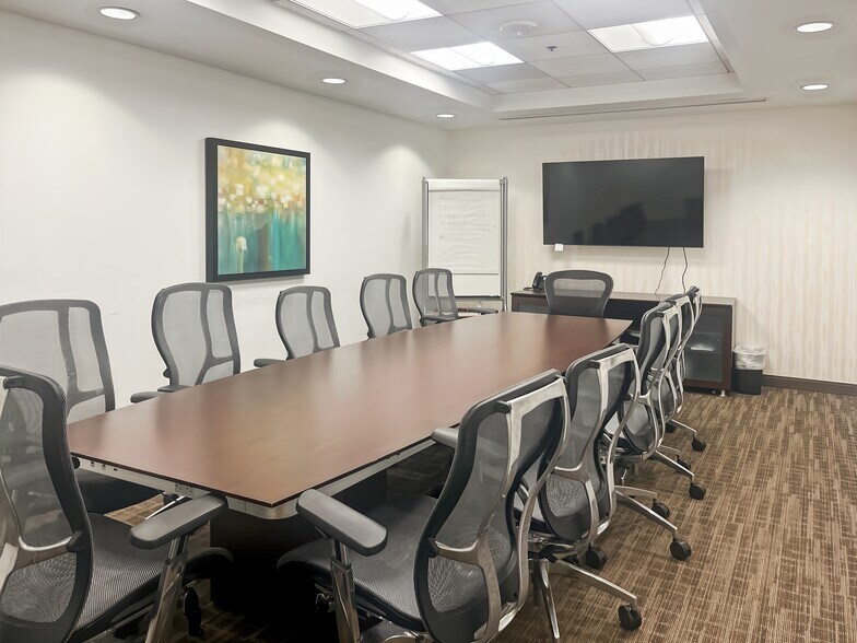 402 W Broadway, San Diego, CA to rent - Interior Photo - Image 2 of 13