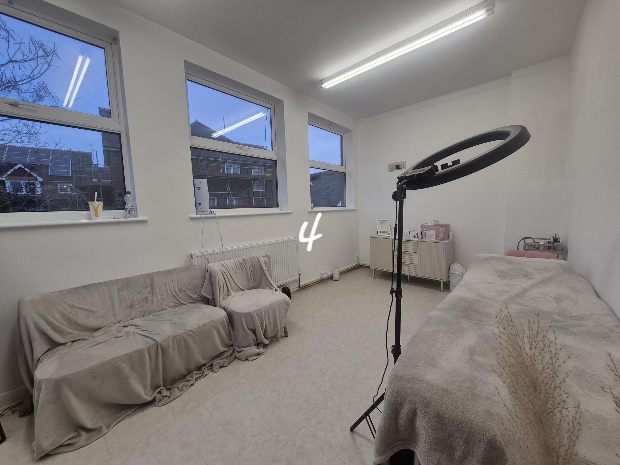 116A Seaside, Eastbourne to rent Interior Photo- Image 1 of 2