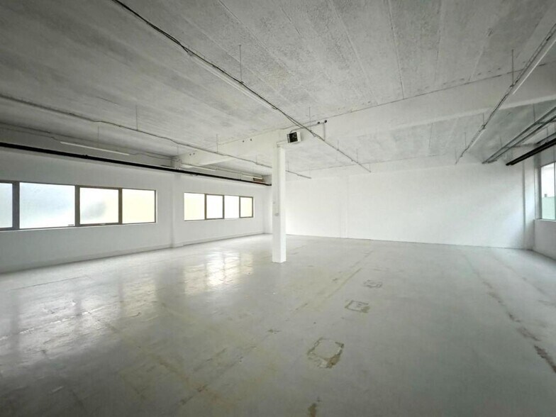 Light Industrial in Bezons to rent - Interior Photo - Image 2 of 10
