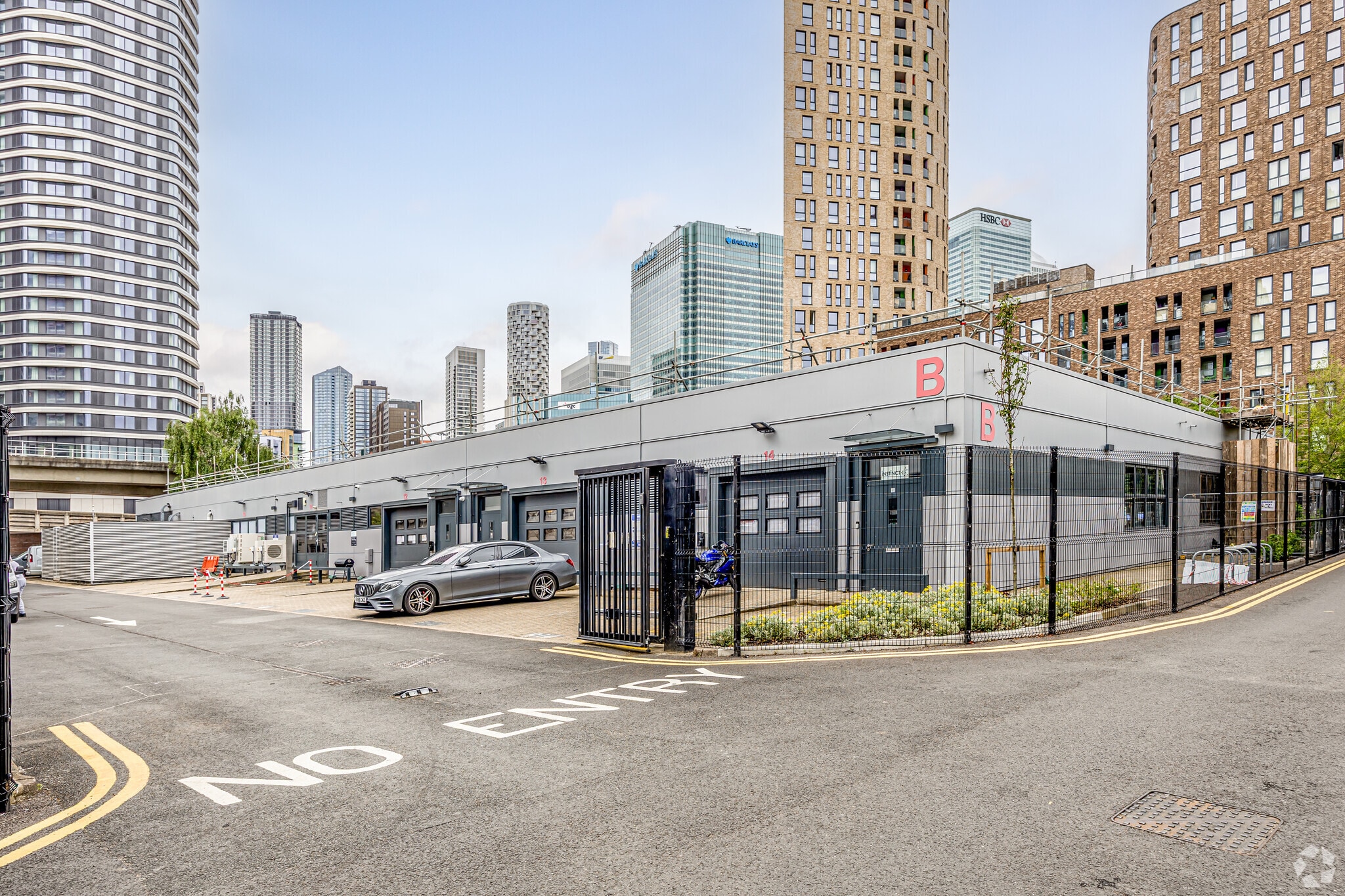 10 Prestons Rd, London to rent Primary Photo- Image 1 of 13