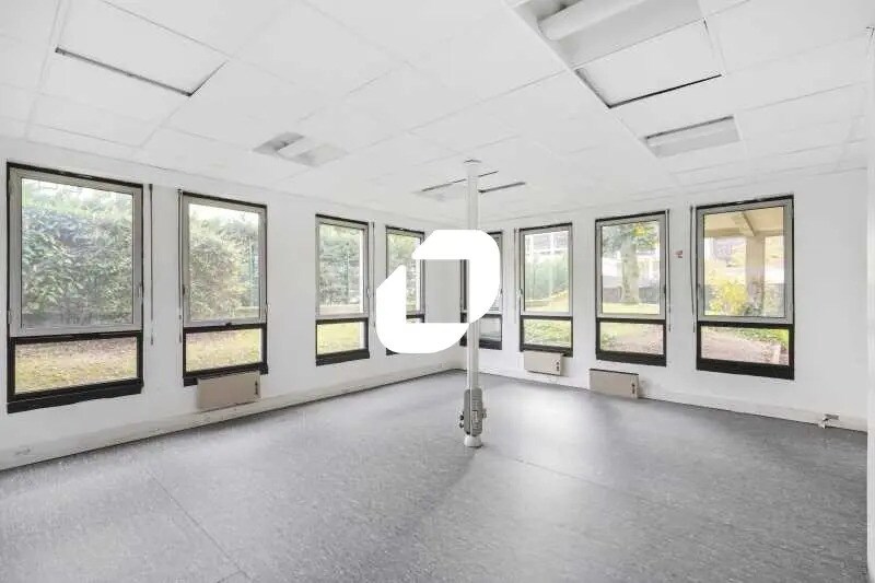 Office in Courbevoie to rent - Interior Photo - Image 3 of 11