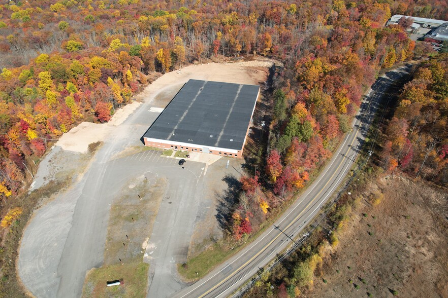 333 Crestwood Dr, Mountain Top, PA for sale - Building Photo - Image 1 of 9