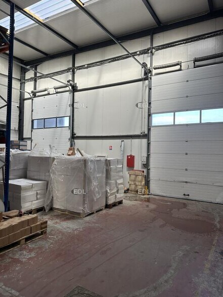 Light Industrial in Goussainville to rent - Building Photo - Image 2 of 6