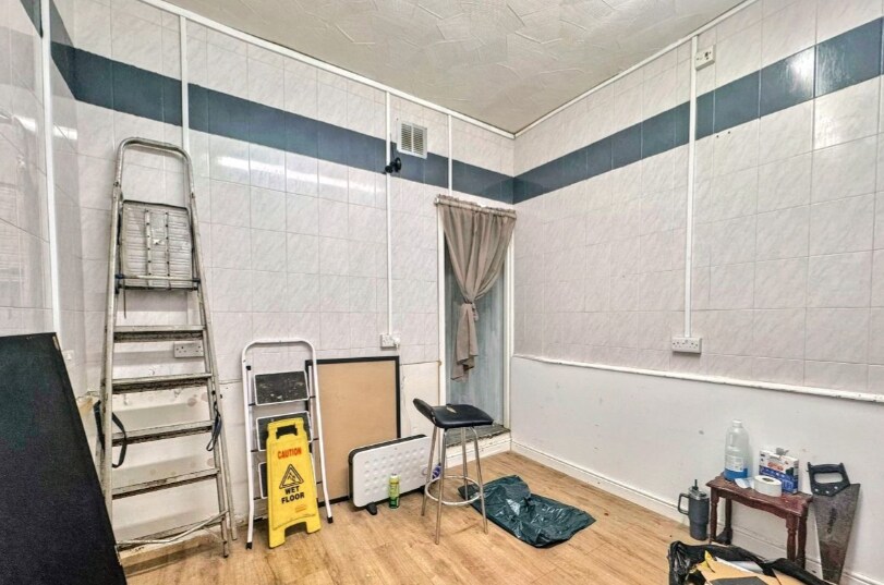 12A-B Castle St, Tredegar, BGW NP22 3DE - Unit 12A -  - Interior Photo - Image 2 of 2