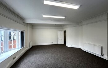 16-17 High St, Tring to rent Interior Photo- Image 2 of 5