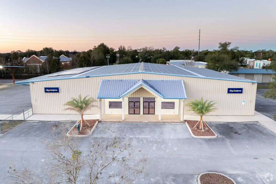 200 NE Commercial Cir, Keystone Heights, FL for sale - Building Photo - Image 2 of 20