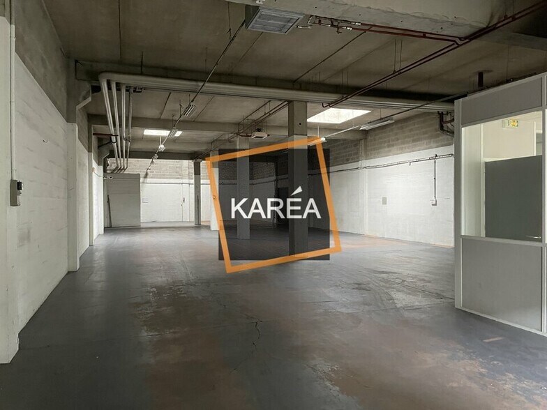 Light Industrial in Lognes to rent - Interior Photo - Image 2 of 5