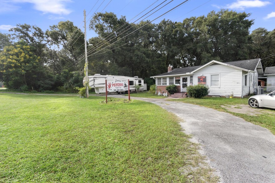 2480 N Woodland Blvd, Deland, FL for sale - Primary Photo - Image 1 of 25