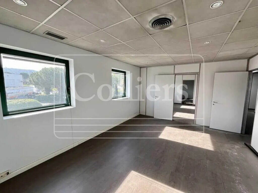 Vente Bureaux 300 m² - Photo 1
