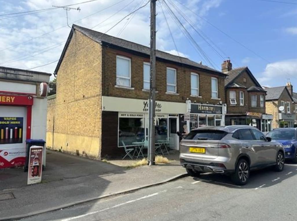 5 Eastfield Rd, Burnham to rent Building Photo- Image 1 of 3