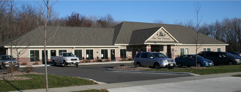 1460-1468 American Eagle Dr, Slinger, WI for rent - Building Photo - Image 1 of 2