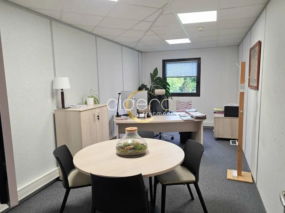 Location Bureaux 280 m² - Photo 1