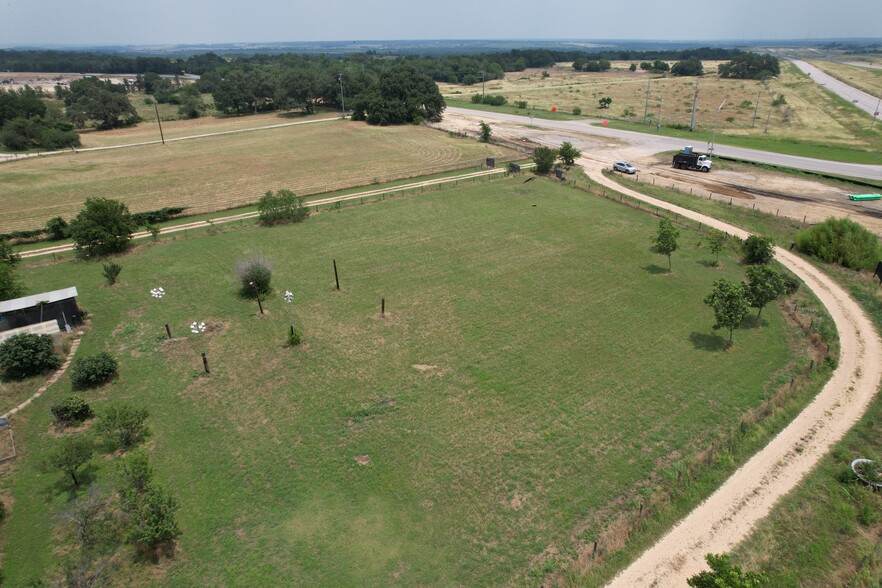 1707 Silent Valley Rd, Lockhart, TX for sale - Building Photo - Image 1 of 8