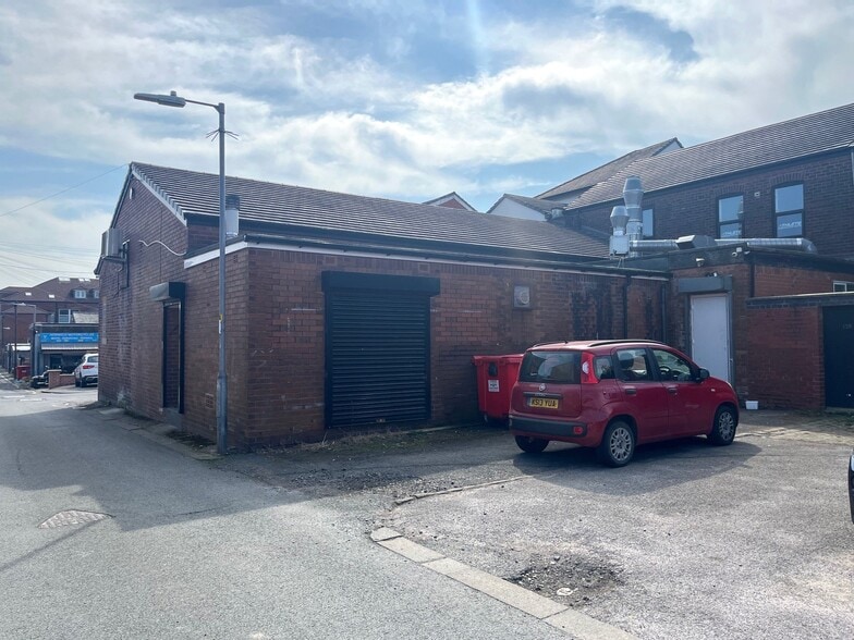 137-141 Chorley New Rd, Bolton to rent - Building Photo - Image 1 of 1