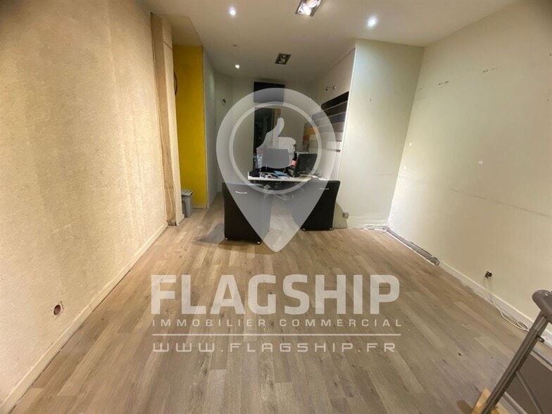 Retail in Paris for sale - Building Photo - Image 1 of 7