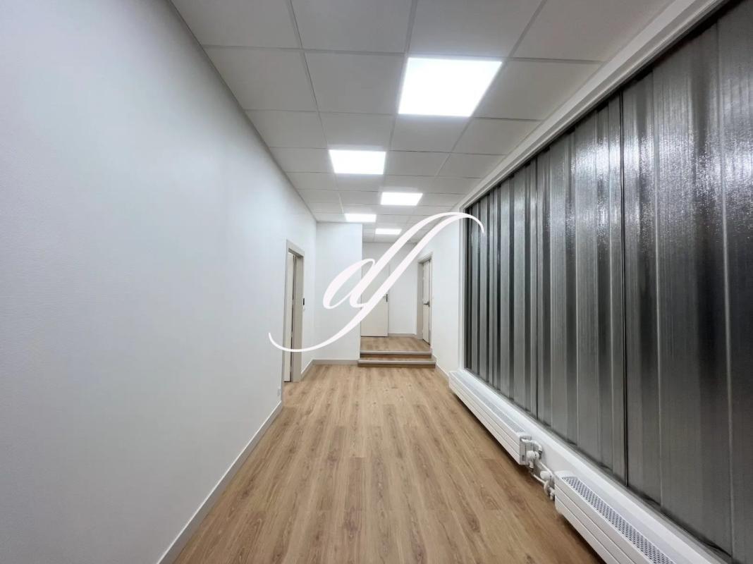 Office in Paris for sale Interior Photo- Image 1 of 8