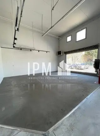 Location Commerce 425 m² - Photo 1
