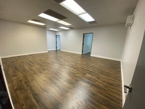 8811 S Tacoma Way, Tacoma, WA to rent Interior Photo- Image 2 of 6