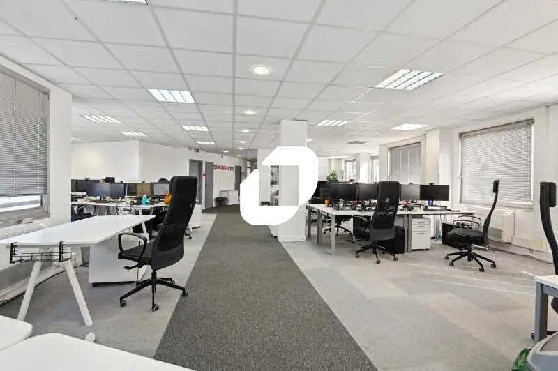 Office in Levallois-Perret to rent - Building Photo - Image 2 of 18