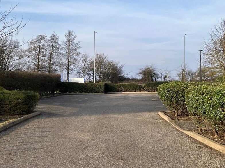 9-12 Bergen Way, Kings Lynn to rent - Building Photo - Image 3 of 3