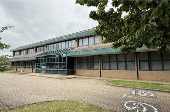 Rutherford Clos, Stevenage to rent Building Photo- Image 1 of 3