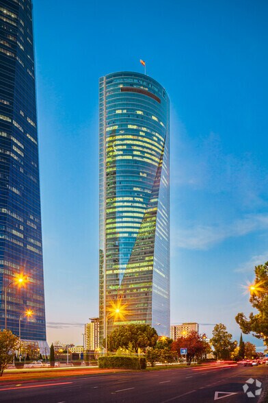 Paseo Castellana, 259, Madrid, Madrid to rent - Building Photo - Image 3 of 5
