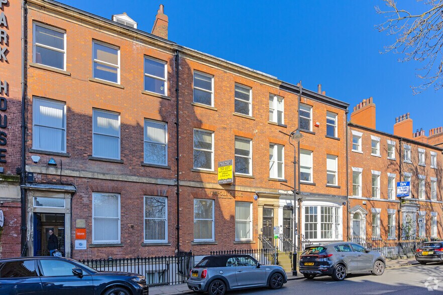 25 Park Sq W, Leeds to rent - Building Photo - Image 1 of 3