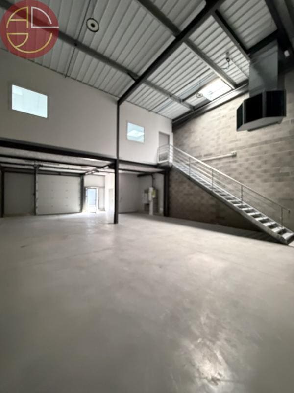 Industrial in Cugnaux to rent Interior Photo- Image 1 of 9