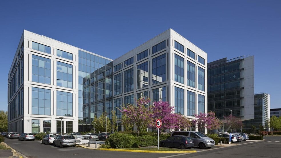 Office in Rungis to rent - Building Photo - Image 1 of 3