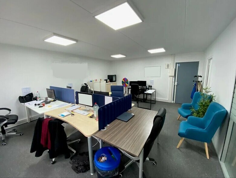 Office in Créteil to rent - Interior Photo - Image 2 of 6