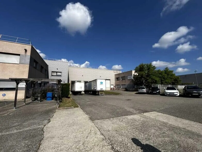 8-12 Impasse Du Rhône, Corbas to rent - Building Photo - Image 2 of 16