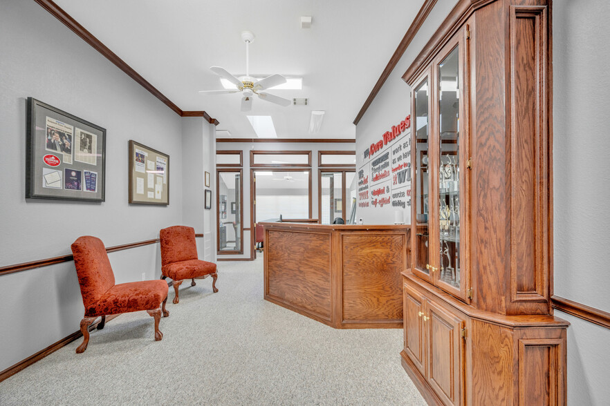 1900 E 15th St, Edmond, OK for sale - Lobby - Image 3 of 67