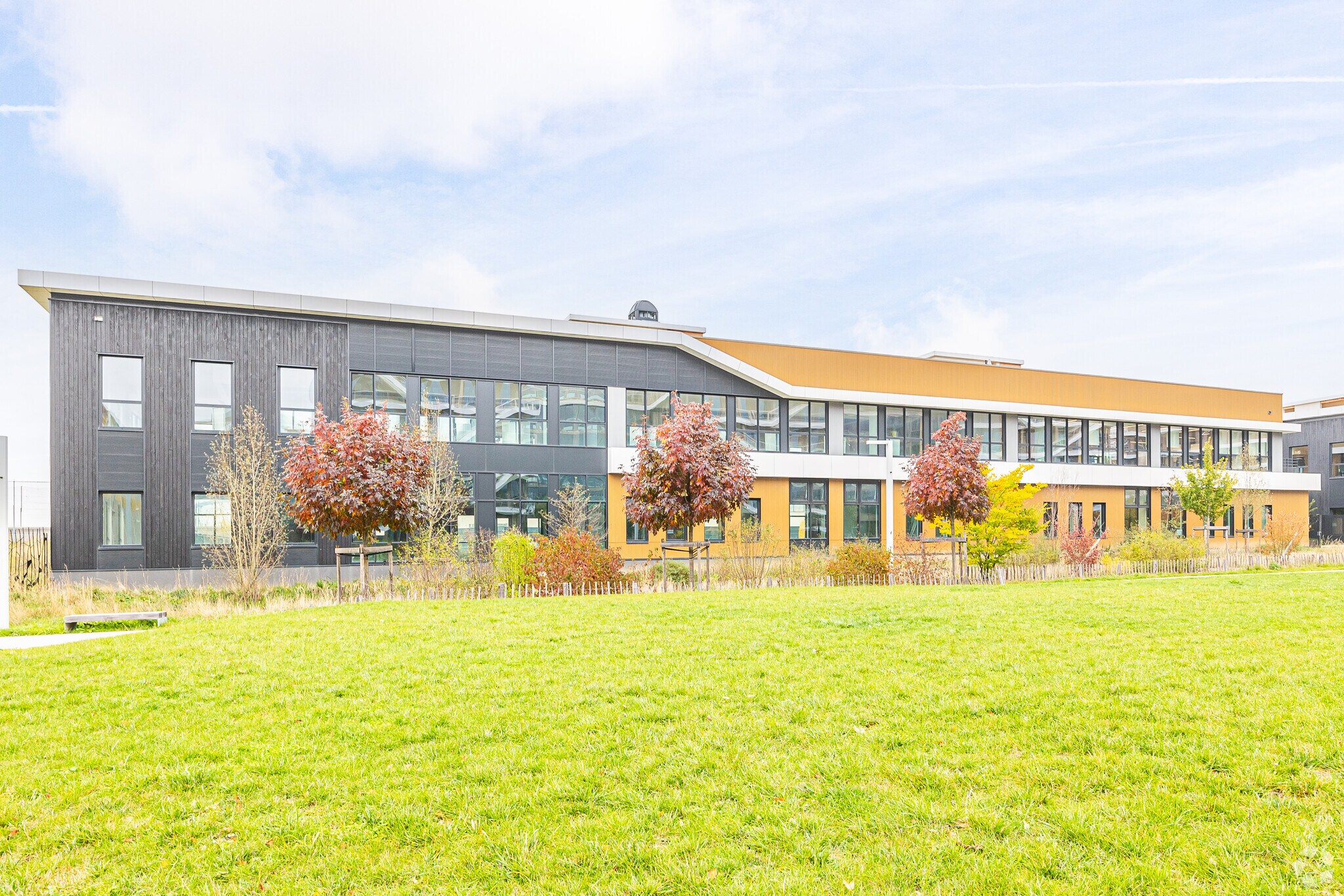 97 Rue Martha Desrumaux, Nanterre to rent Primary Photo- Image 1 of 4