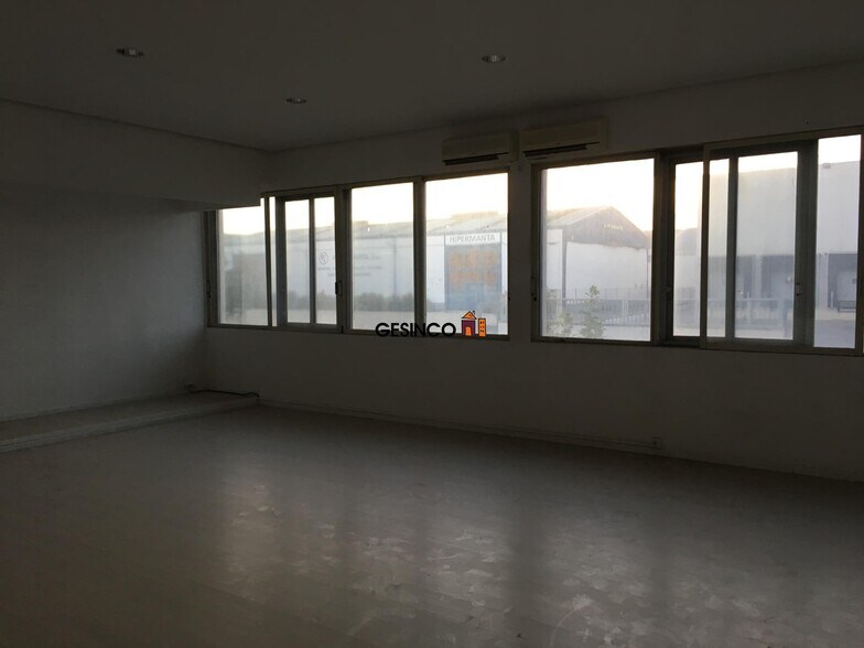 Retail in Ontinyent, Valencia to rent - Building Photo - Image 3 of 9