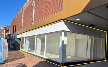 Market Pl, Tamworth to rent Building Photo- Image 1 of 4