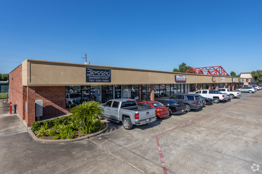 1001 Fairmont Pky, Pasadena, TX for rent - Building Photo - Image 1 of 6