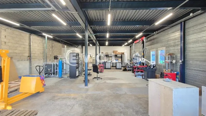 Light Industrial in Chanteloup-en-Brie to rent Interior Photo- Image 1 of 14