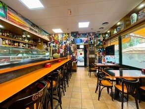 Retail in Barcelona, Barcelona to rent Interior Photo- Image 2 of 17