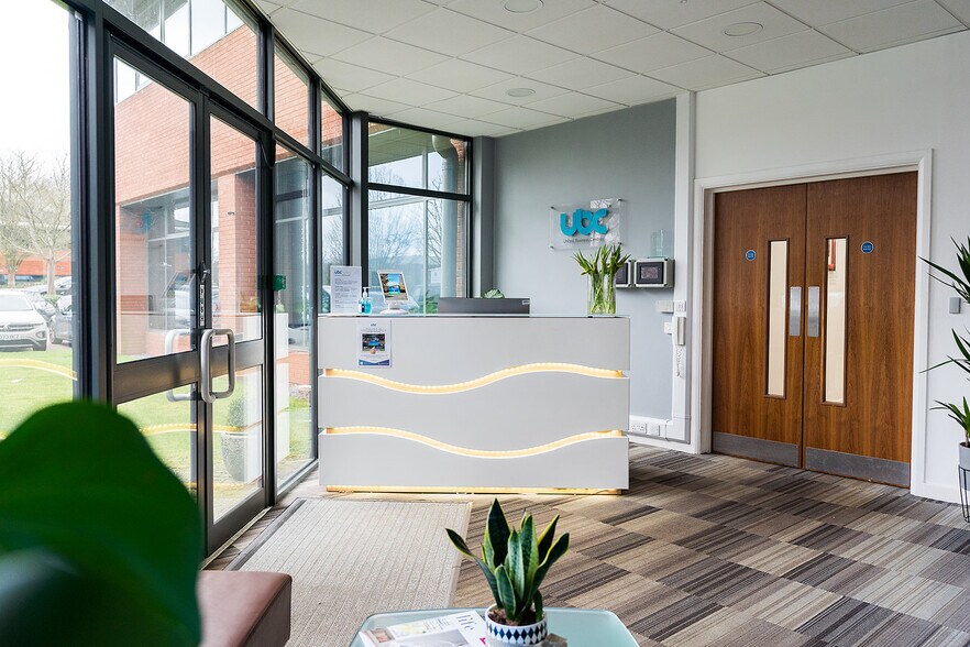 Harvest Cres, Fleet to rent - Building Photo - Image 2 of 9