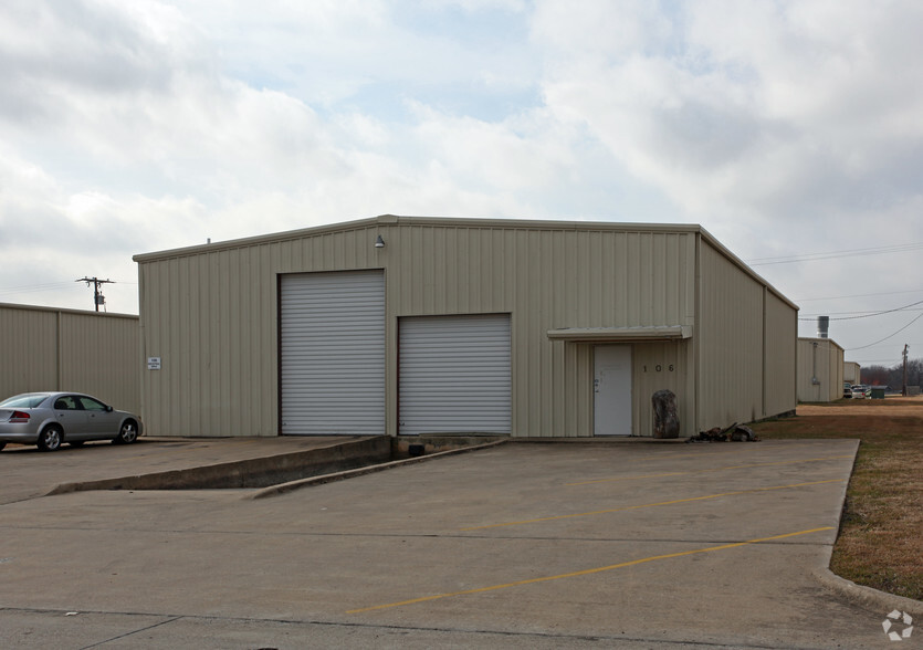 106 Industrial Dr, Forney, TX for rent - Primary Photo - Image 1 of 2