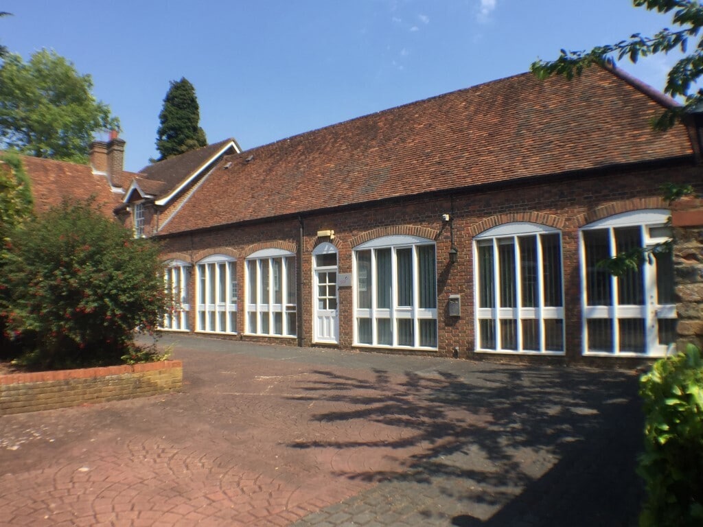 Chesham Rd, Berkhamsted to rent Building Photo- Image 1 of 13
