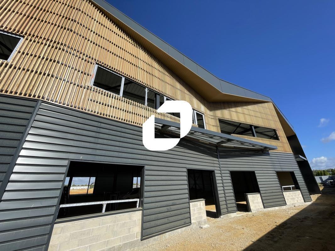 Light Industrial in Moissy-Cramayel for sale Building Photo- Image 1 of 6