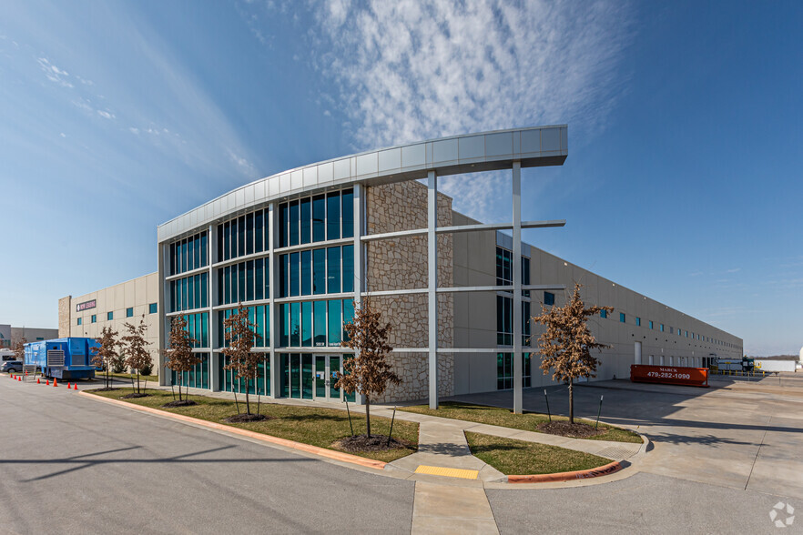 5000 SW Regional Airport Blvd, Bentonville, AR for sale - Building Photo - Image 1 of 1