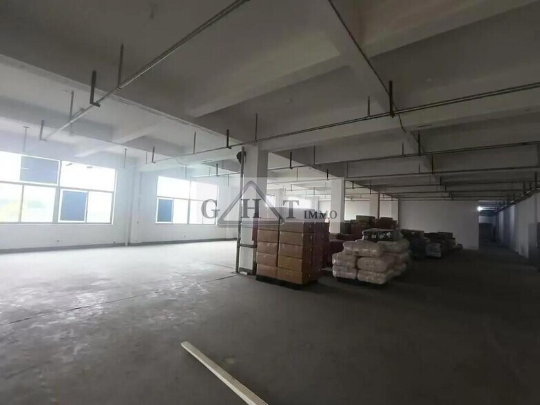 Industrial in Pierrelaye for sale - Interior Photo - Image 2 of 2