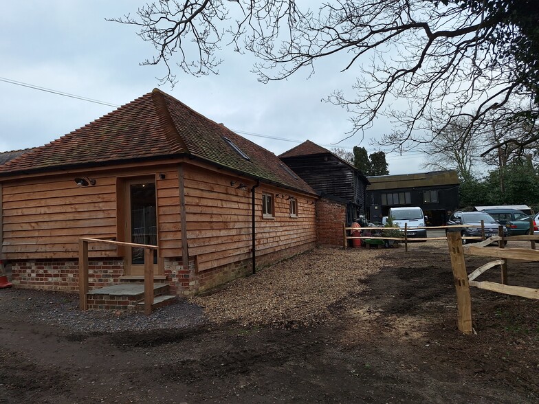 Castle Ln, West Grinstead to rent - Building Photo - Image 2 of 8