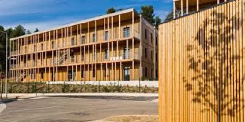 Office in Aix-en-Provence to rent - Building Photo - Image 2 of 2